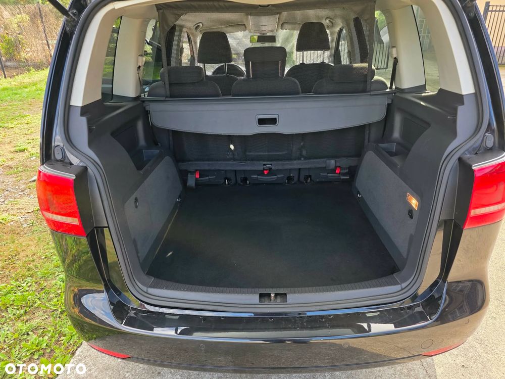Volkswagen Touran - 14