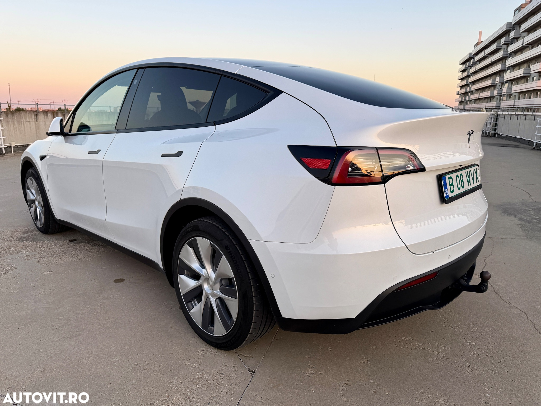 Tesla Model Y Long Range Dual Motor AWD - 2