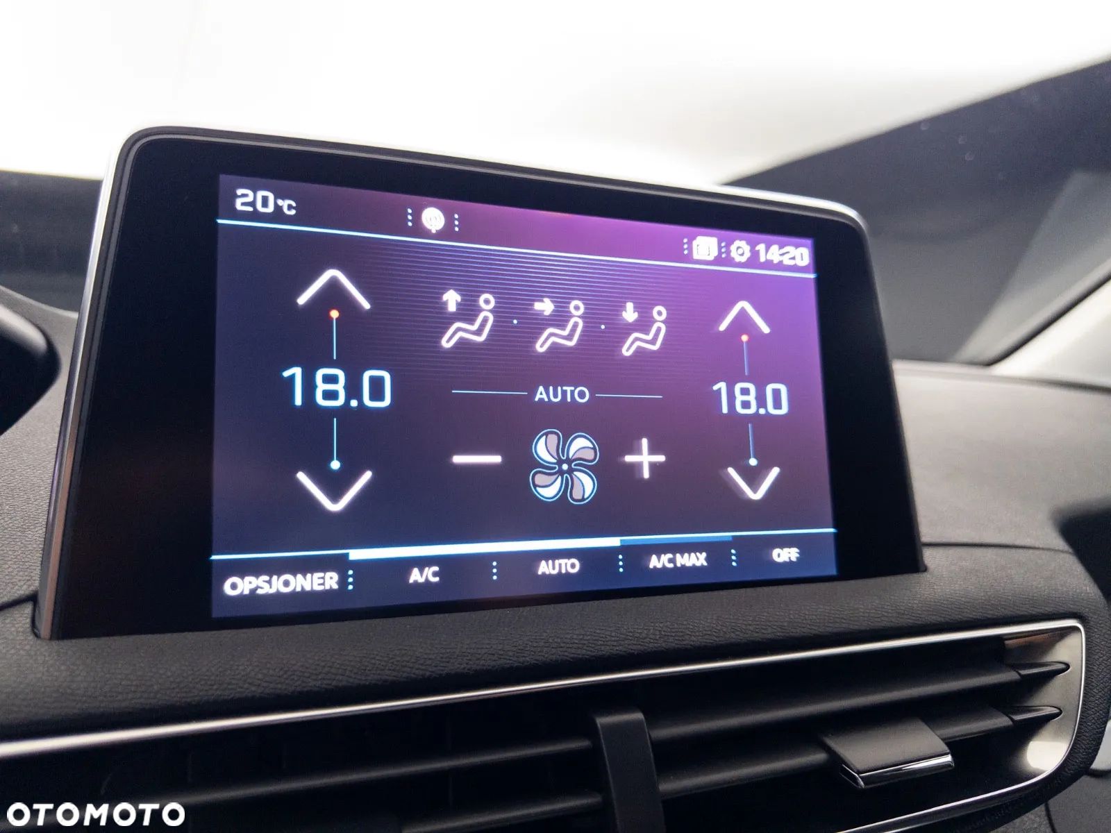 Peugeot 3008 1.2 PureTech GPF Allure S&S EAT8 - 19