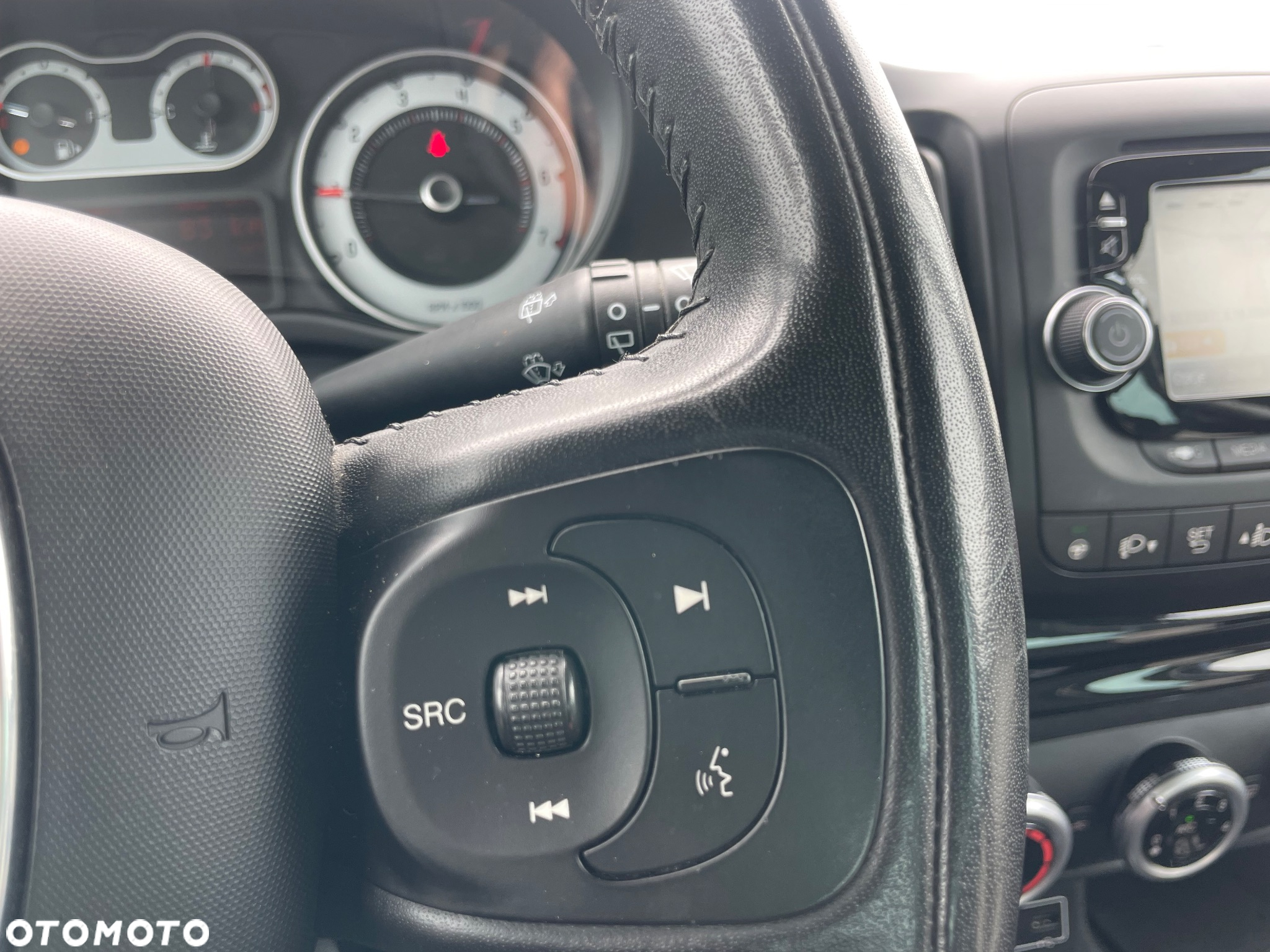 Fiat 500L 1.4 T-Jet 16V Urban Edition - 29