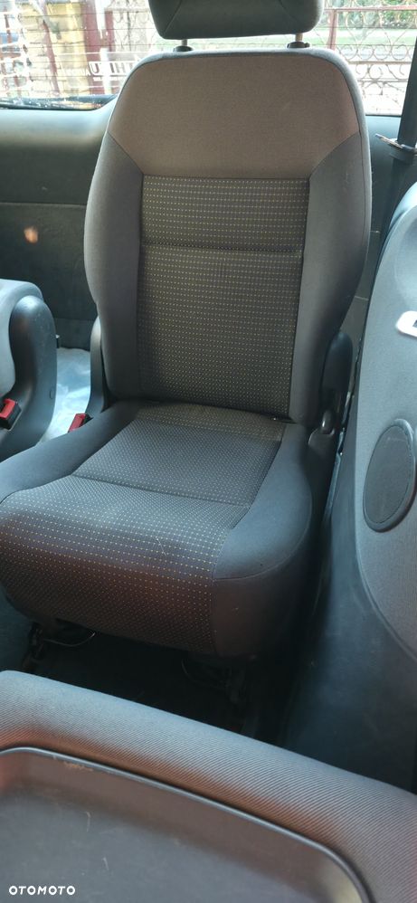Ford Galaxy - 8