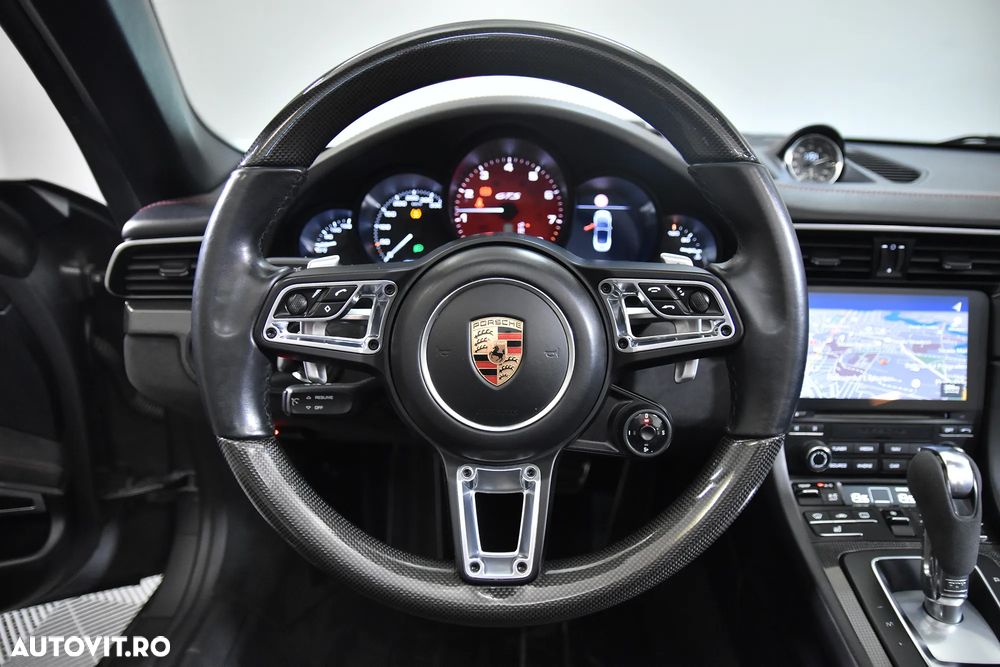 Porsche 911 Carrera 4 GTS PDK - 23