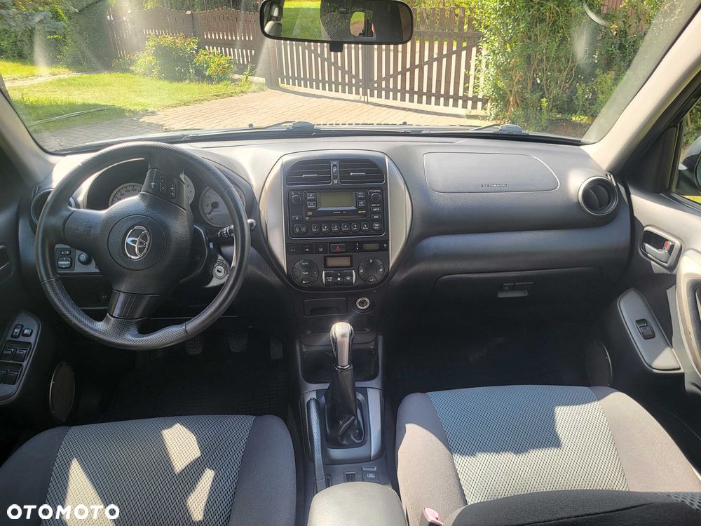 Toyota RAV4 - 8