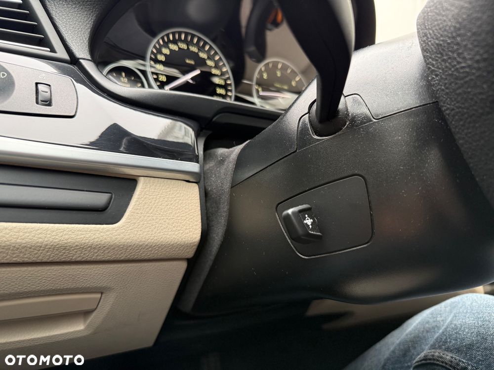 BMW Seria 5 525d xDrive Luxury Line - 22