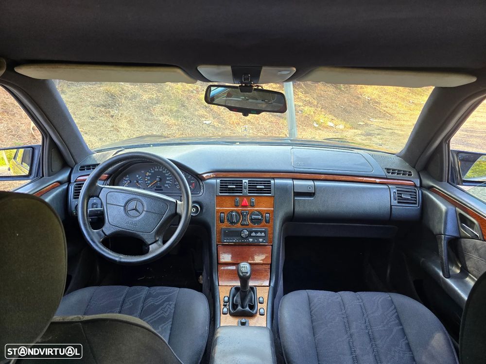 Mercedes-Benz E 220 D Elegance - 6
