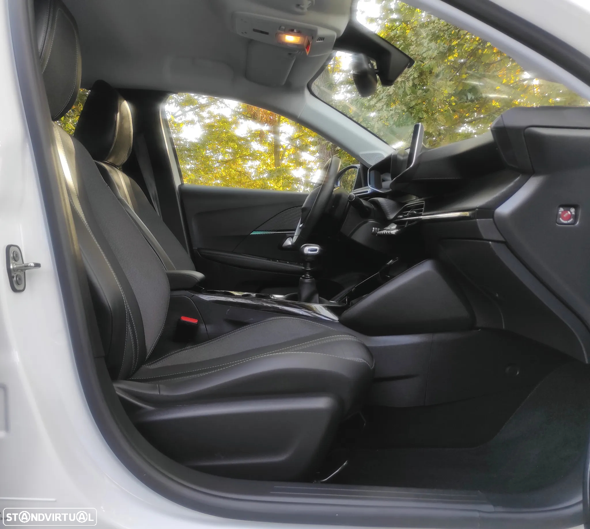 Peugeot 208 1.2 PureTech Allure Pack - 23