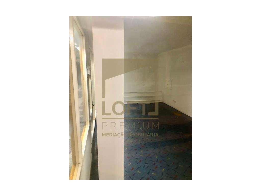 Loja em Gaveto Centro de Guimarães-Isenção de IMI - Grande imagem: 4/5