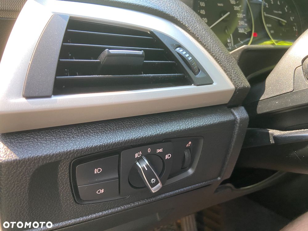 BMW Seria 1 114i - 26