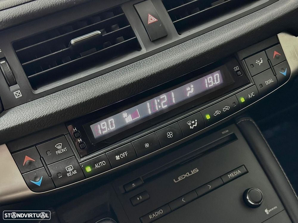 Lexus CT 200h - 17