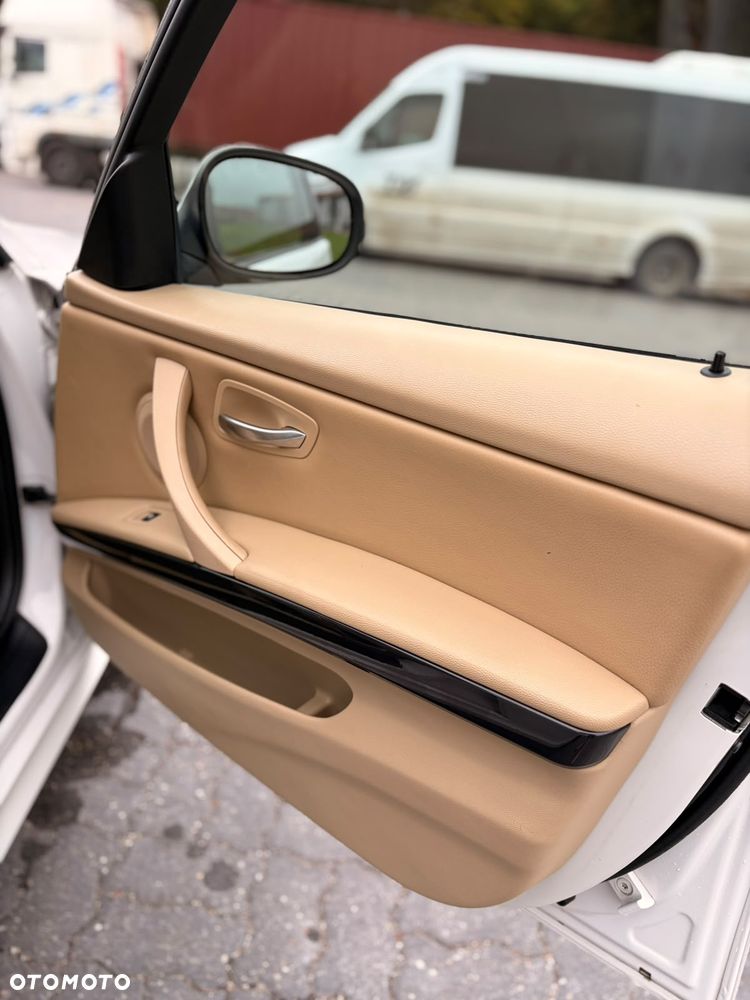 BMW Seria 3 320i - 34