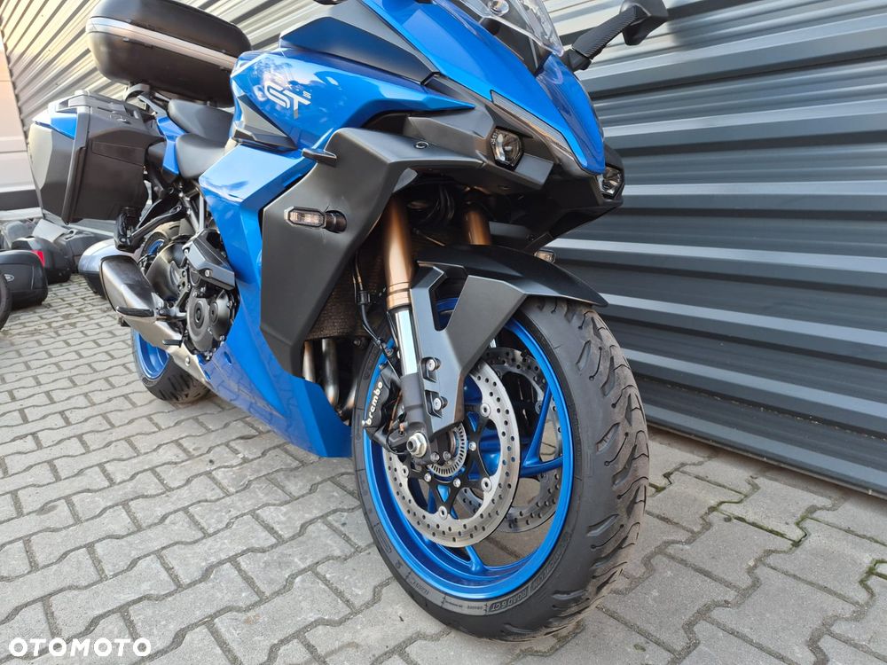 Suzuki GSX - 18