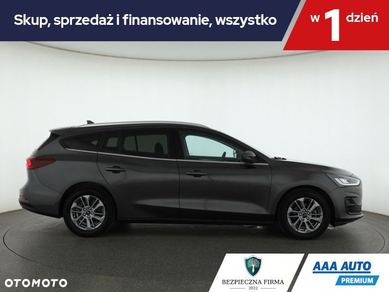 Ford Focus SW - 8
