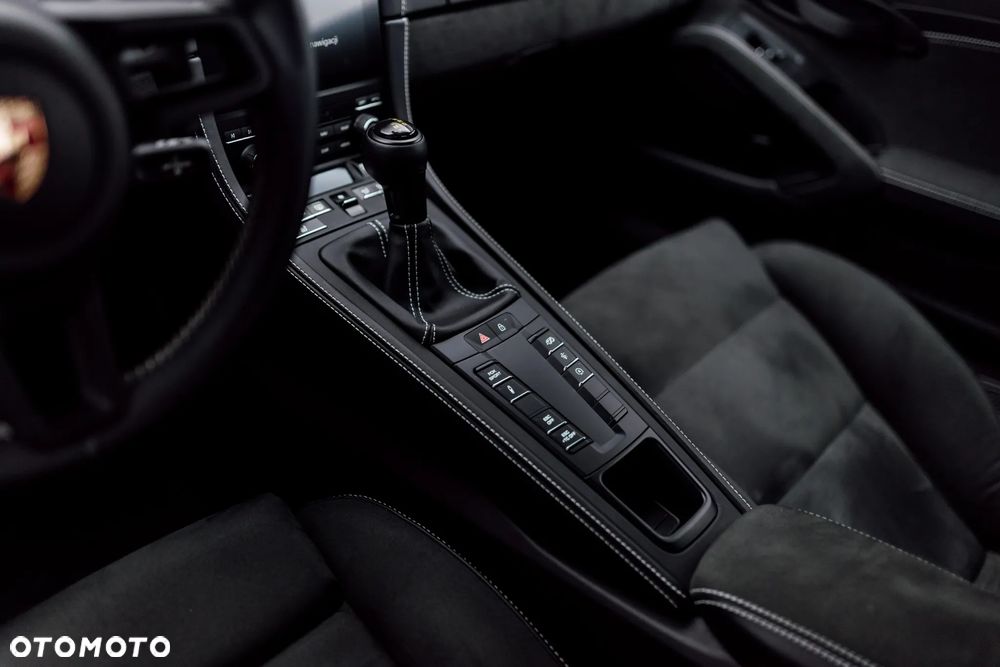 Porsche 718 Cayman - 25