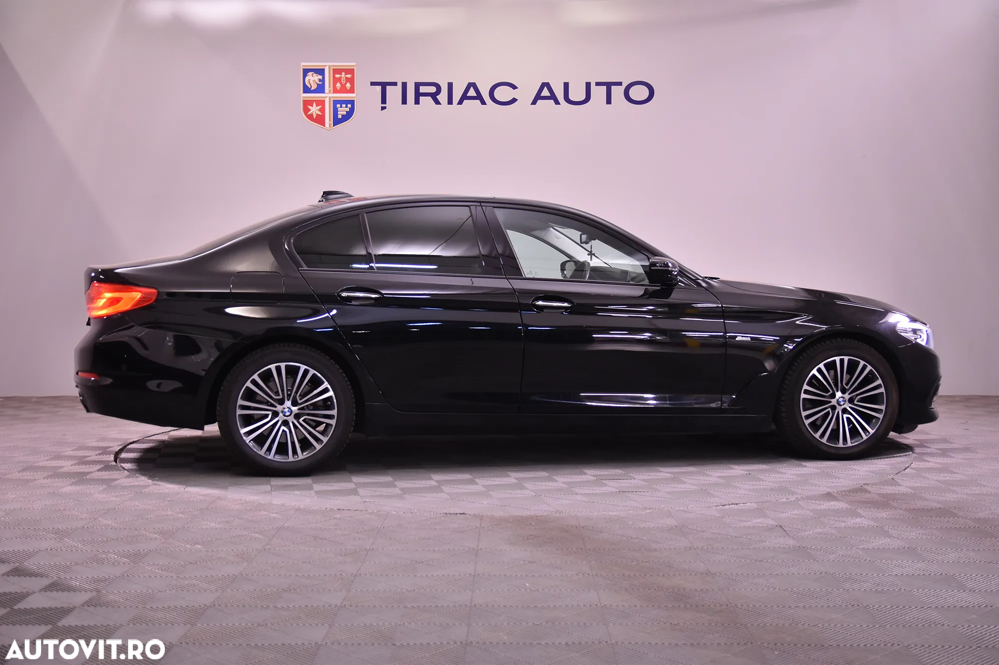 BMW Seria 5 520d Aut. Sport Line - 6