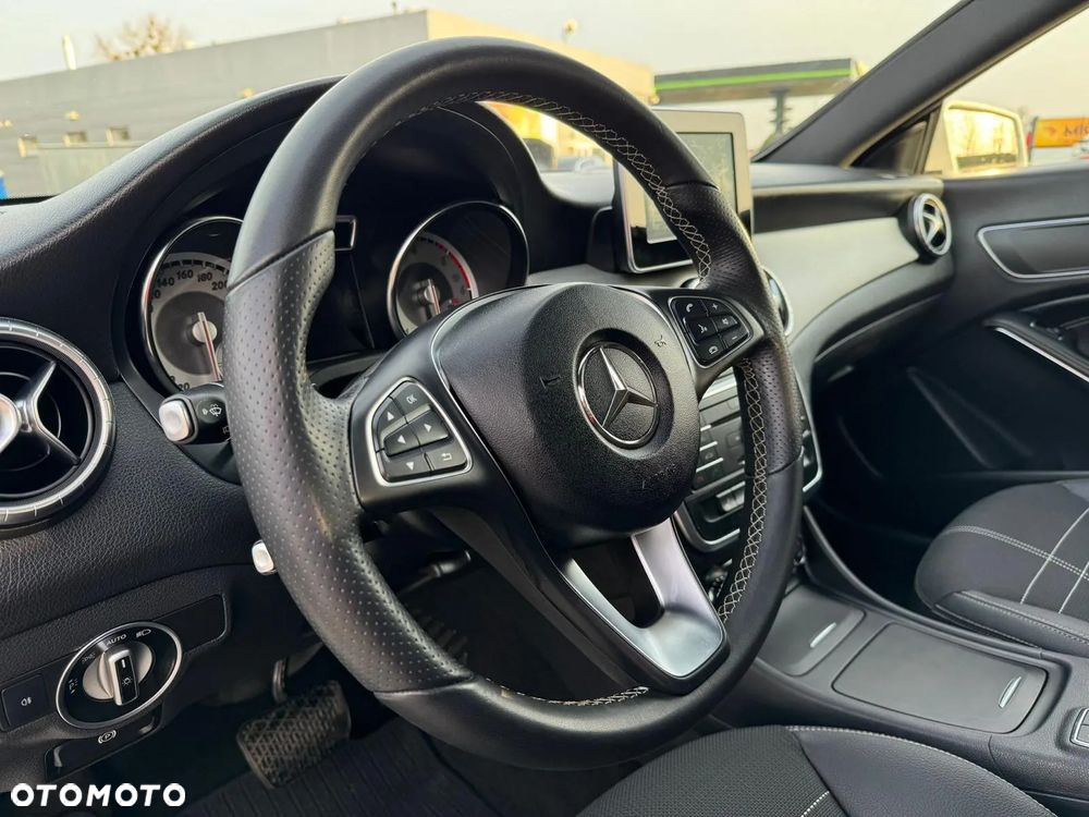 Mercedes-Benz CLA 220 (CDI) d AMG Line - 38