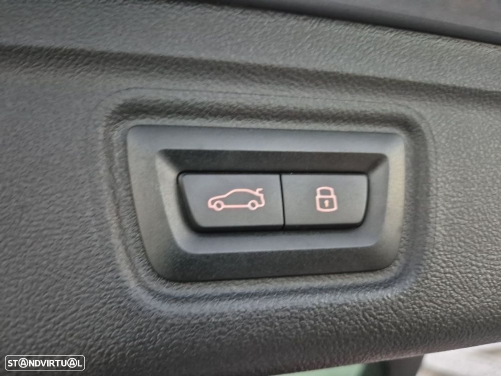 BMW 320 d Pack Desportivo M Auto - 38