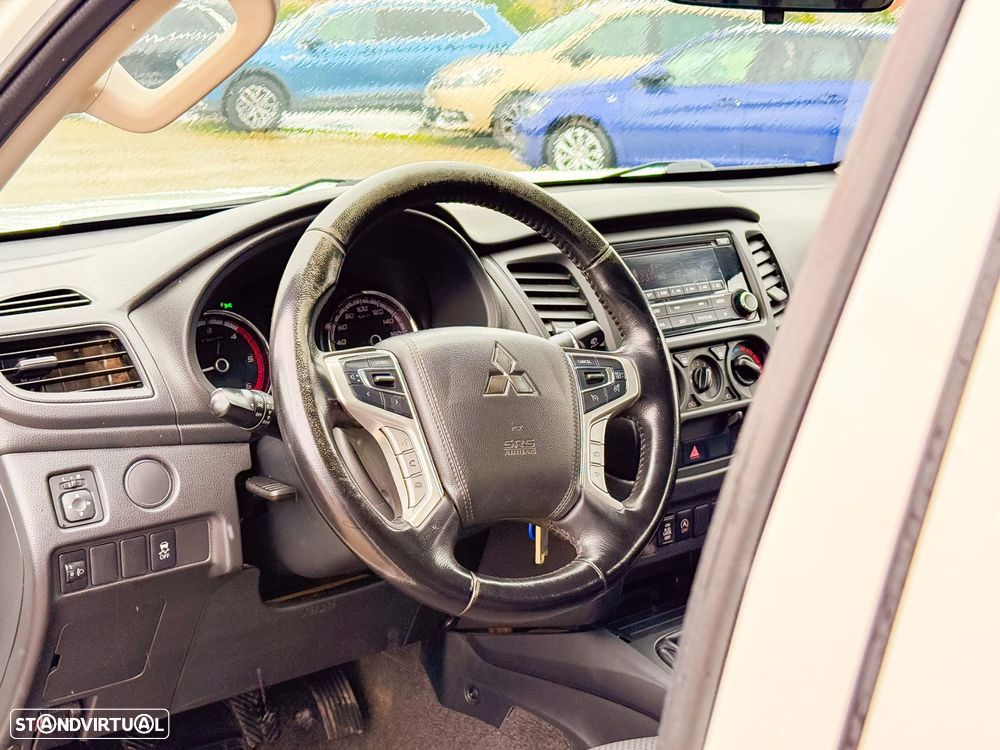 Mitsubishi L200 2.3 DI-D CD Invite 4WD - 11