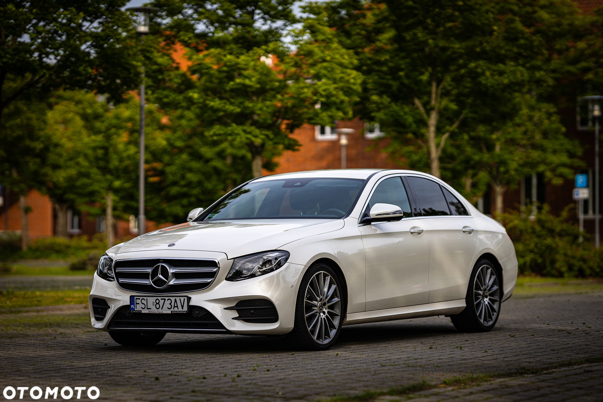 Mercedes-Benz Klasa E 220 d 4-Matic 9G-TRONIC - 2
