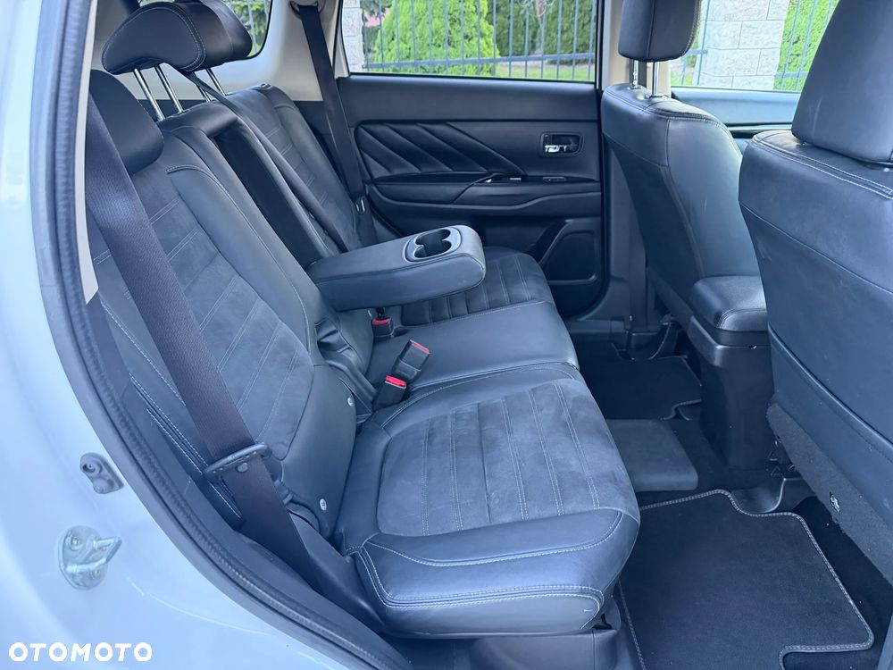 Mitsubishi Outlander 2.0 4WD Plus - 20