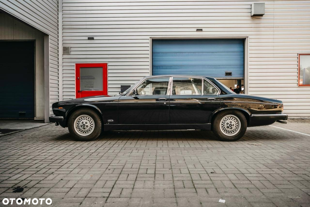 Jaguar XJ XJ12 6.0i - 7