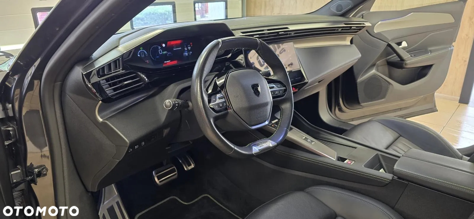 Peugeot 408 1.6 Plug-In Hybrid 225 GT EAT8 - 11