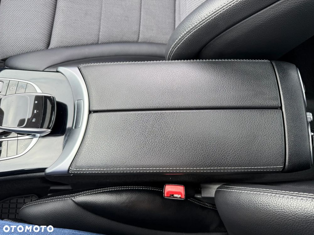 Mercedes-Benz Klasa C 180 7G-TRONIC Exclusive - 23