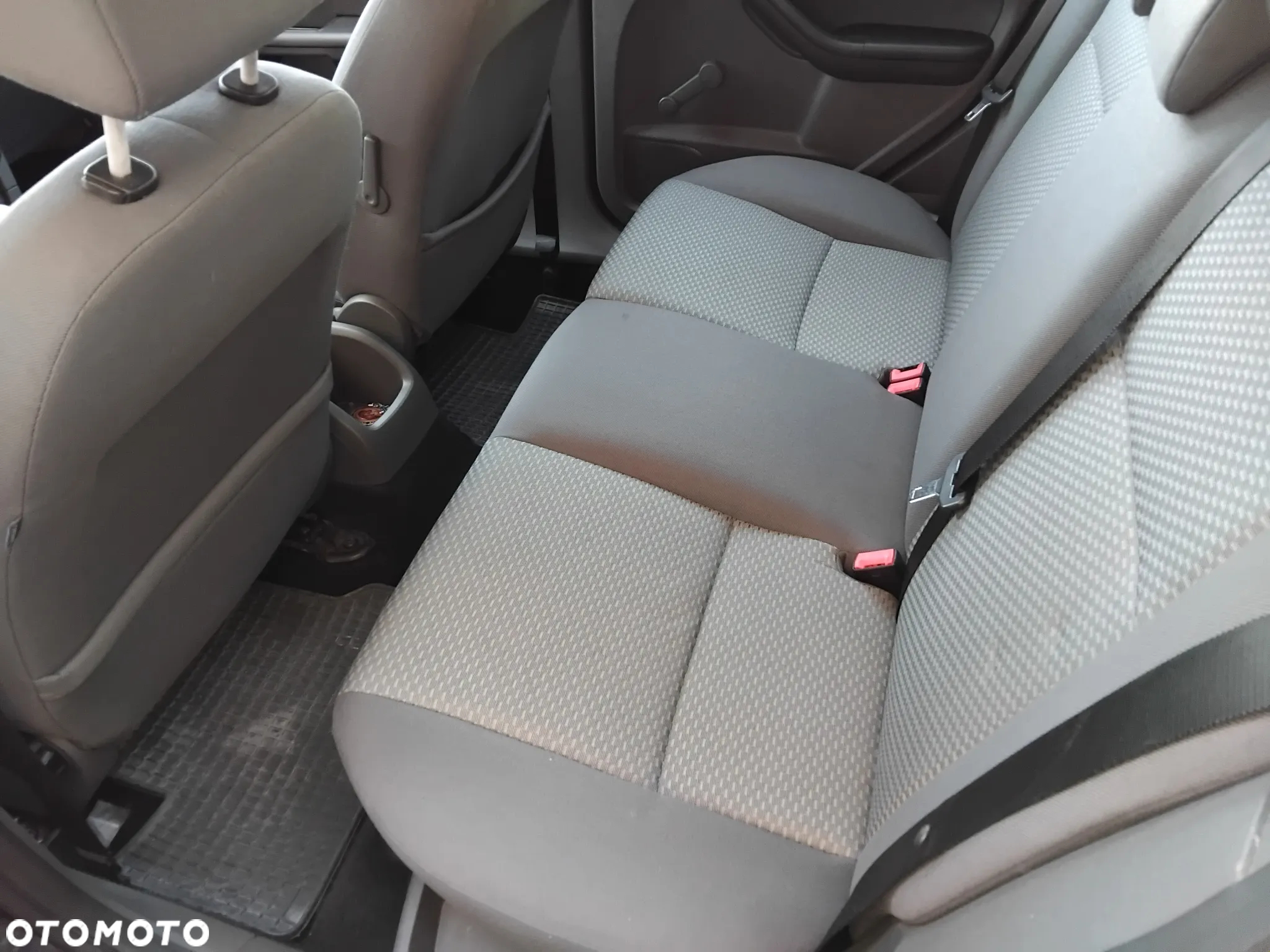 Ford Focus Turnier 2.0 16V Style - 9