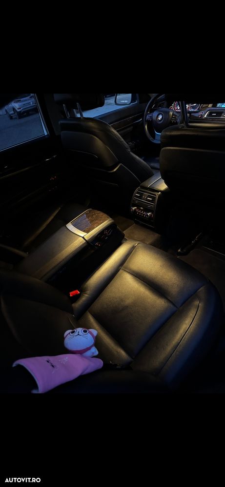 BMW Seria 7 740d xDrive - 23