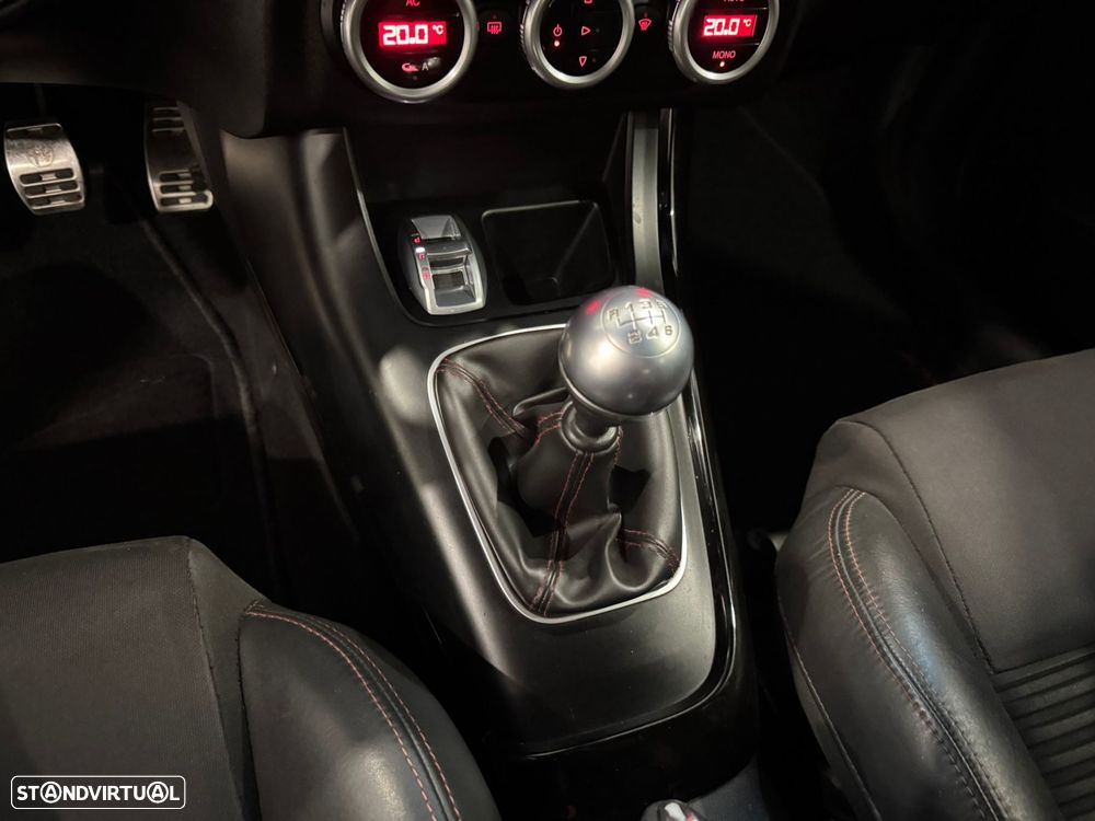 Alfa Romeo Giulietta 1.6 JTDm Distinctive - 32