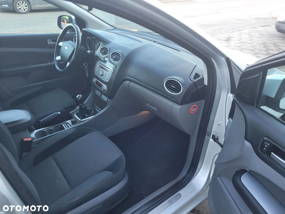 Ford Focus 1.6 Ghia - 15