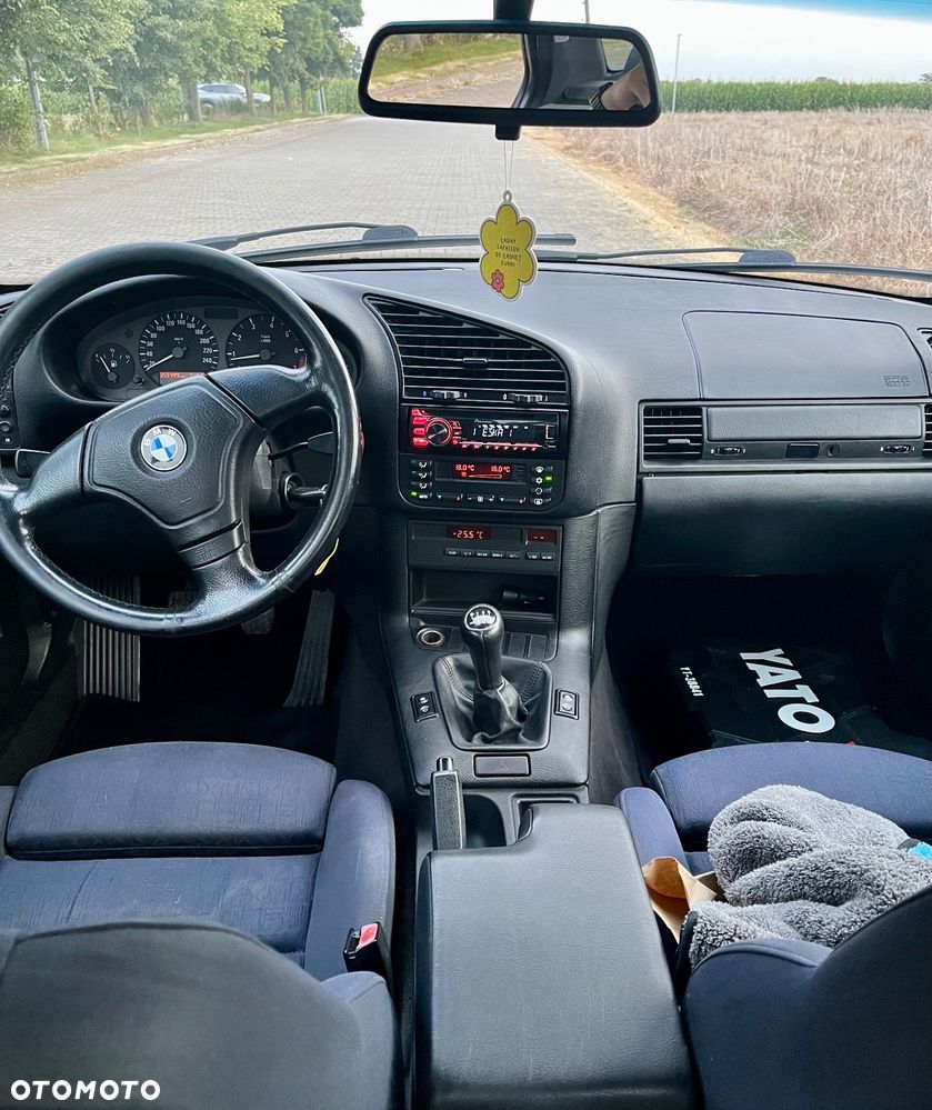 BMW Seria 3 318is - 10