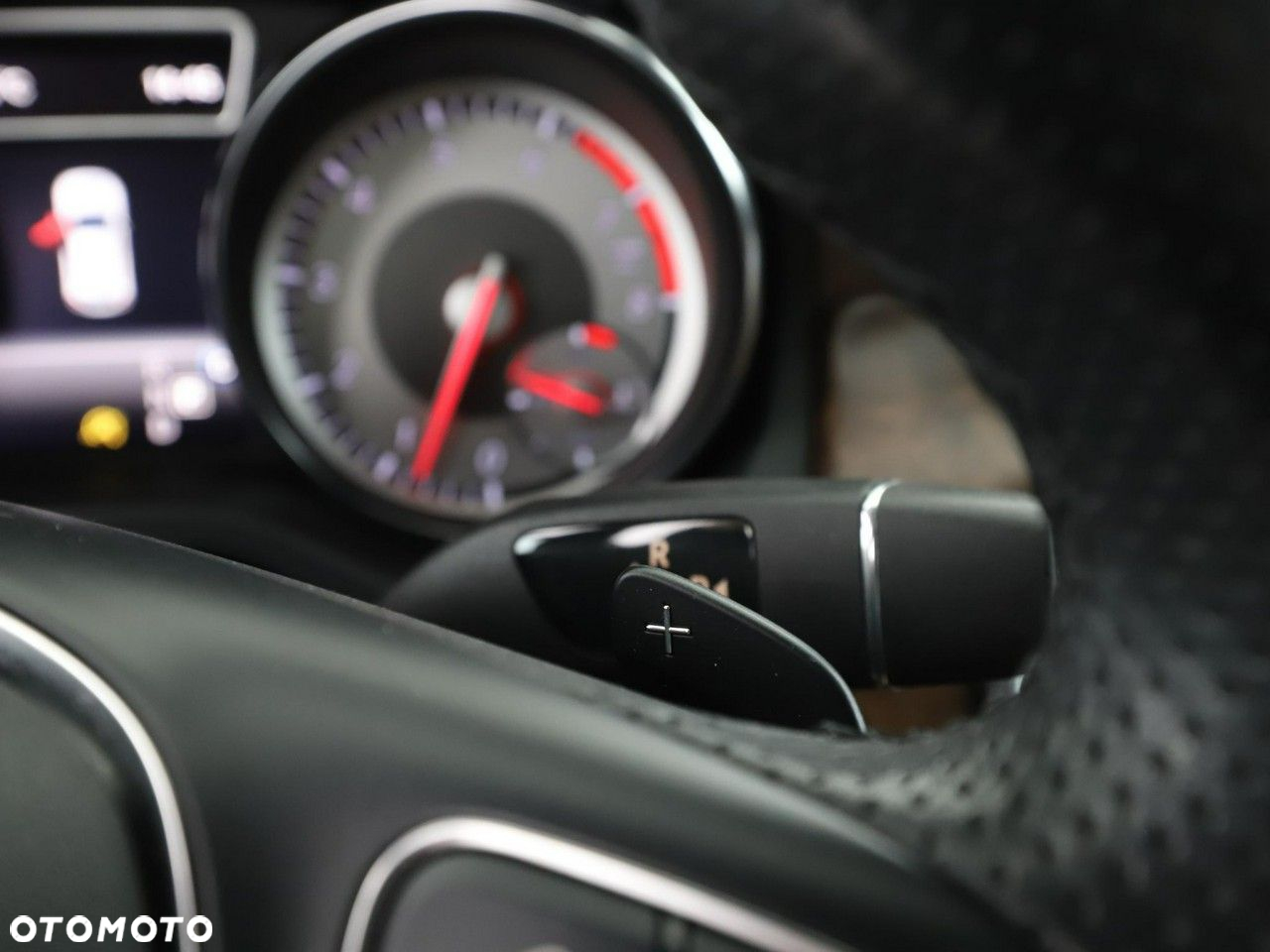 Mercedes-Benz GLA 250 4Matic 7G-DCT - 32