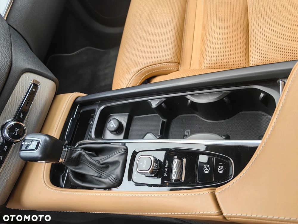 Volvo XC 90 D5 AWD Inscription - 9