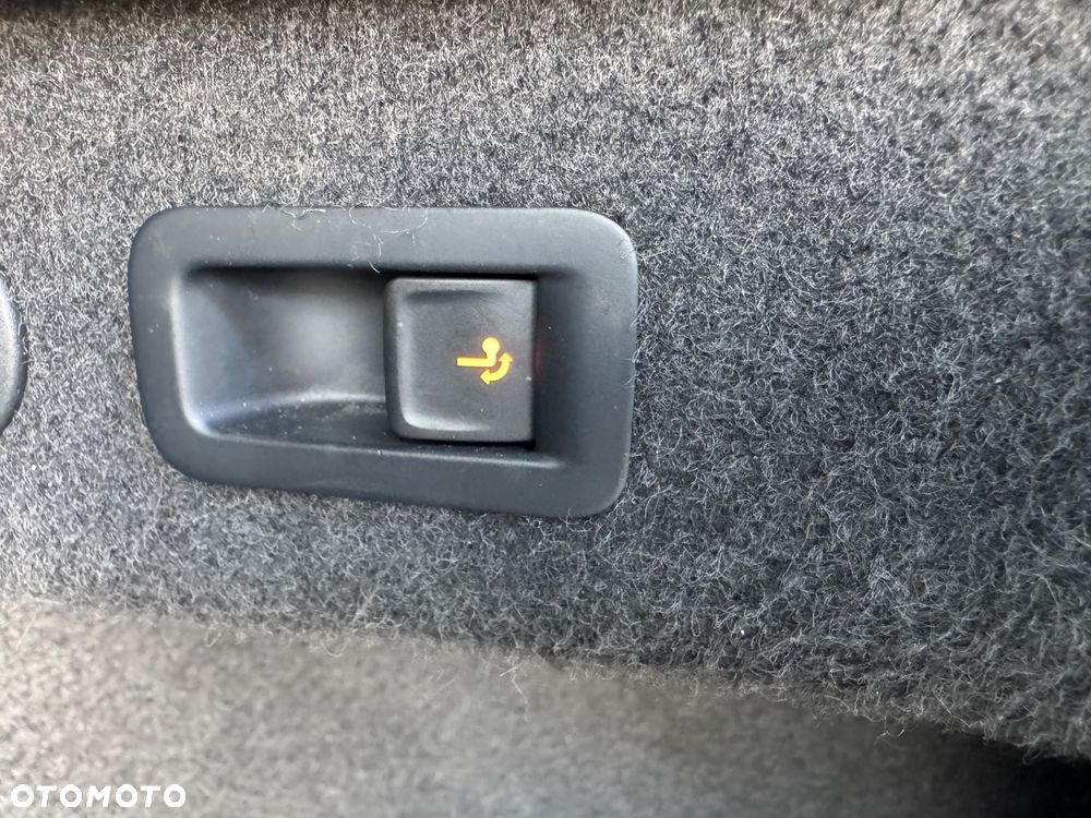 Volkswagen Passat Variant 2.0 TDI SCR DSG 4Motion Elegance - 15