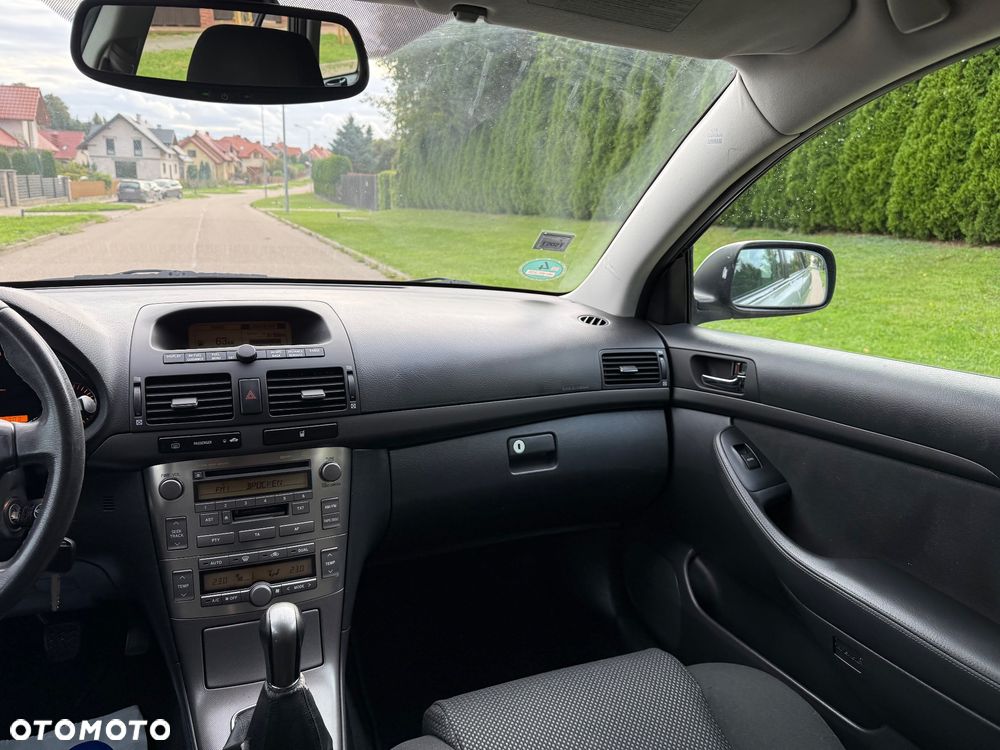 Toyota Avensis - 16