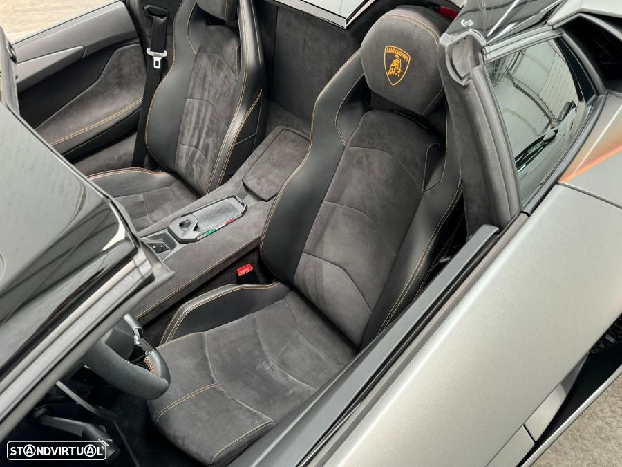 Lamborghini Aventador S Roadster - 16