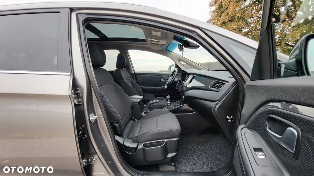 Kia Carens 1.7 CRDi M 7os - 24