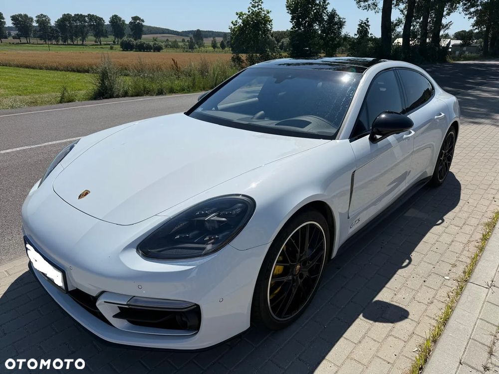 Porsche Panamera - 1