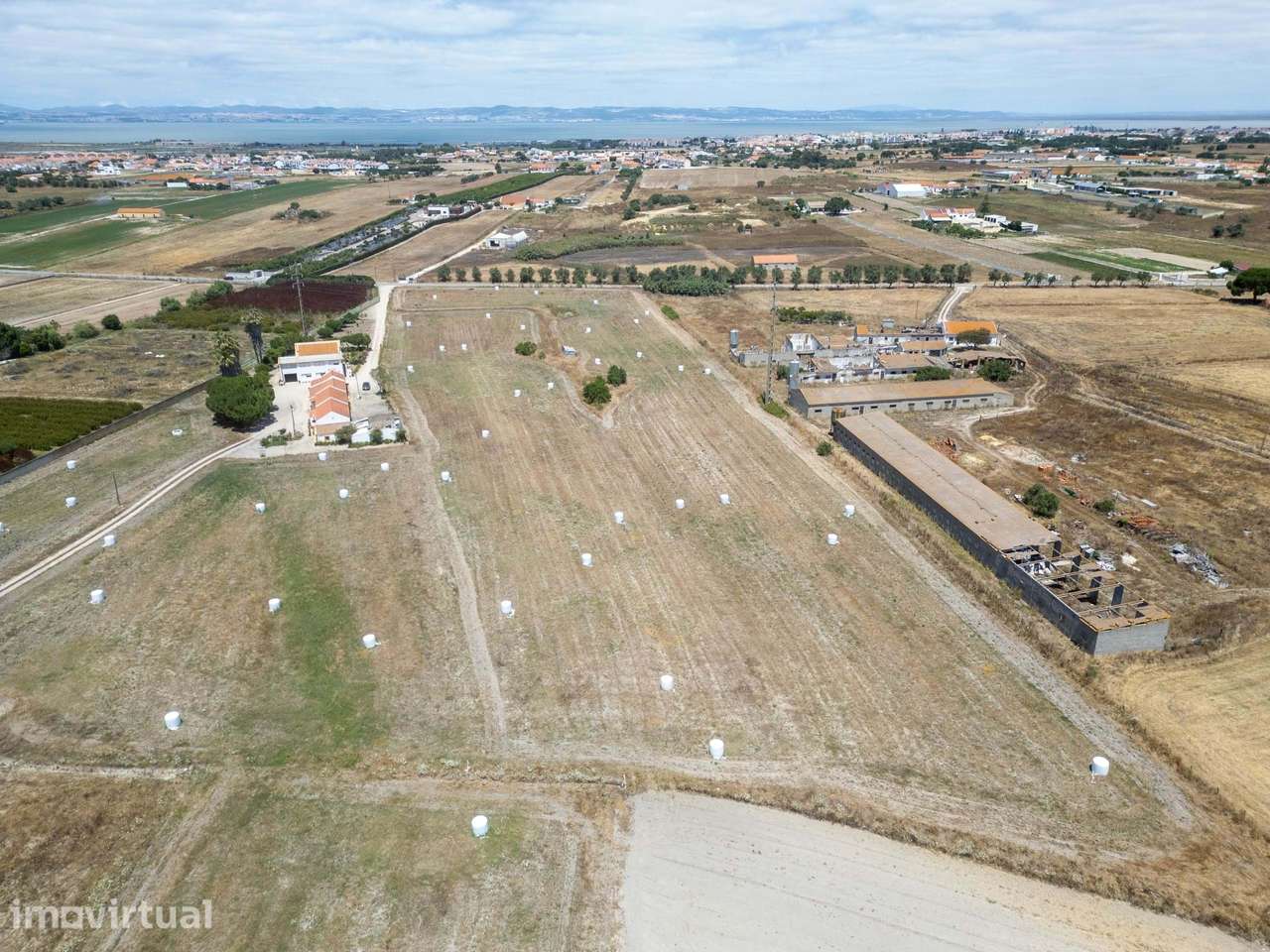 Terreno para venda a 10 minutos (10 km) do campo de Tiro de Alcochete. - Grande imagem: 4/18