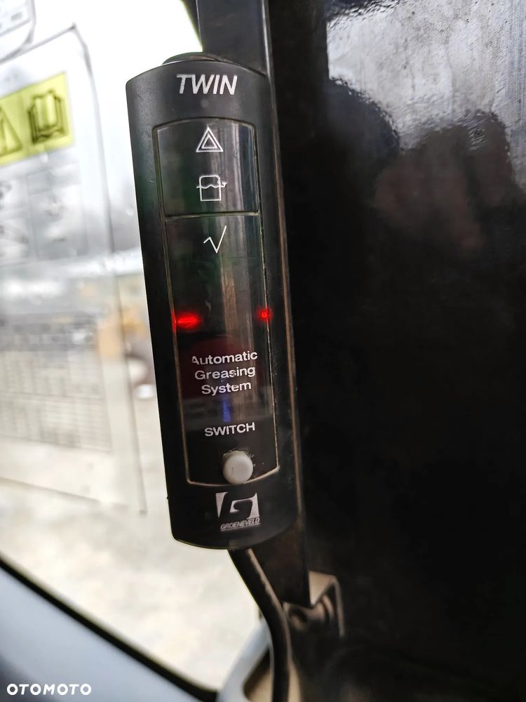 Komatsu PC210LC-11 - 13