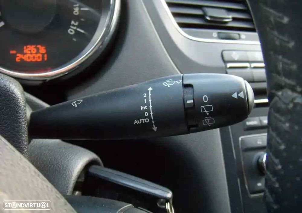 Peugeot 5008 1.6 HDi Executive JLL17 - 16