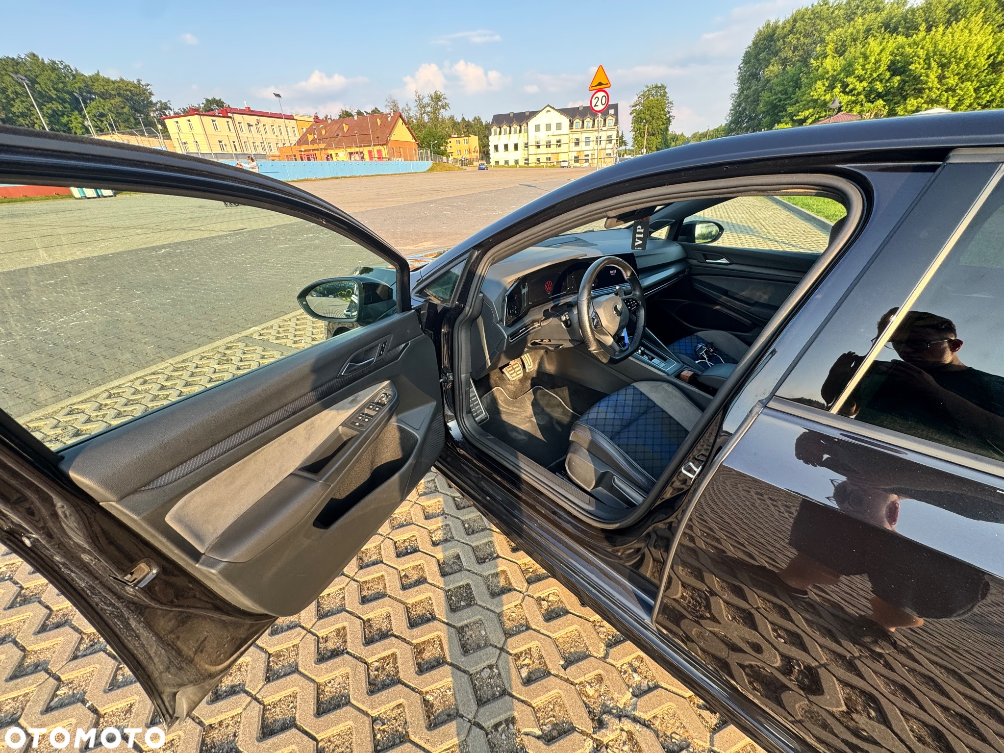 Volkswagen Golf VIII 2.0 TSI 4Motion R DSG - 23