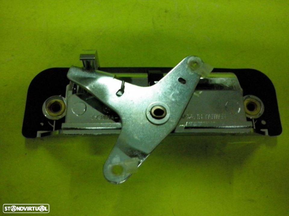 Puxador cromado tampa da mala Toyota Hilux 2005--Novo - 2