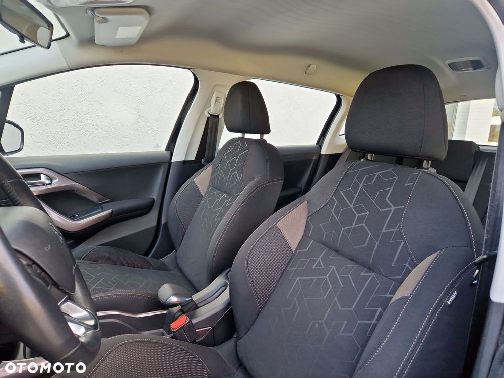 Peugeot 2008 - 11
