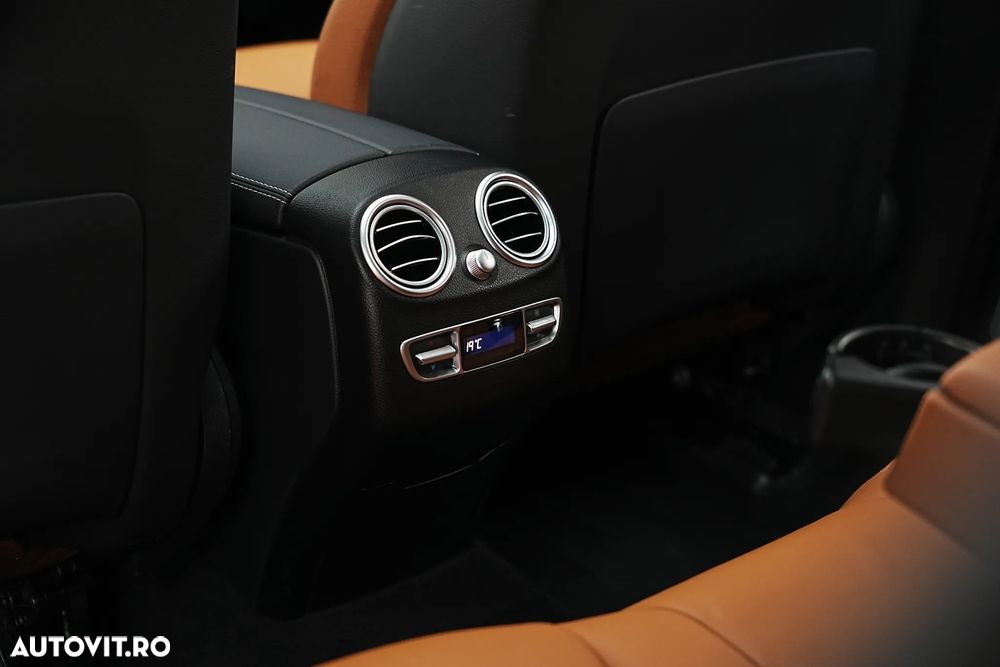 Mercedes-Benz GLC 300 e 4Matic 9G-TRONIC AMG Line Plus - 37