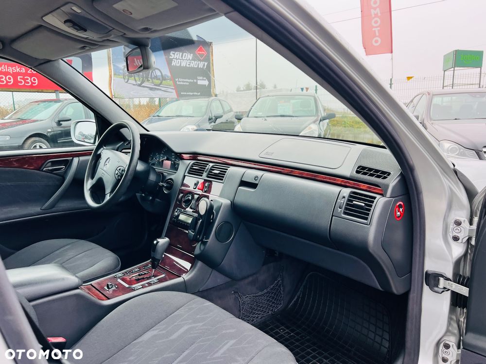 Mercedes-Benz Klasa E - 31