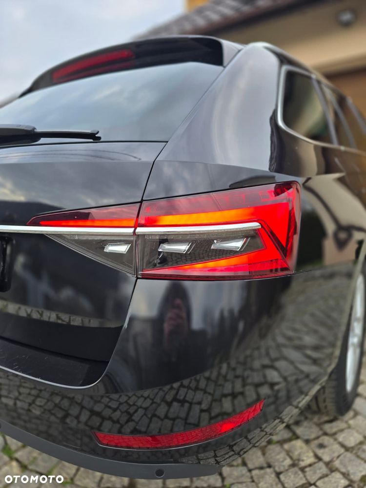 Skoda Superb 2.0 TDI DSG Premium Edition - 31