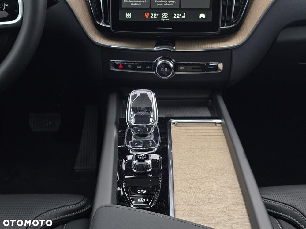 Volvo XC 60 B5 B AWD Plus Dark - 20