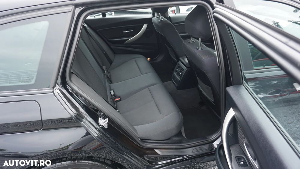 BMW Seria 3 318d Aut. Blue Performance - 13