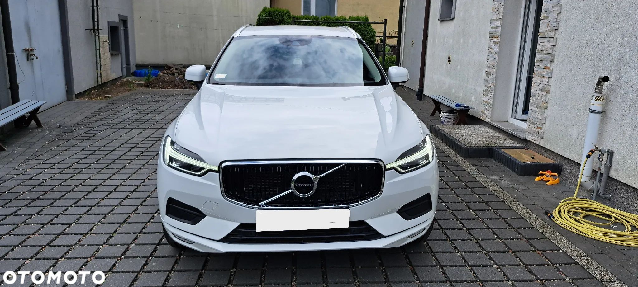 Volvo XC 60 T5 AWD Momentum - 1